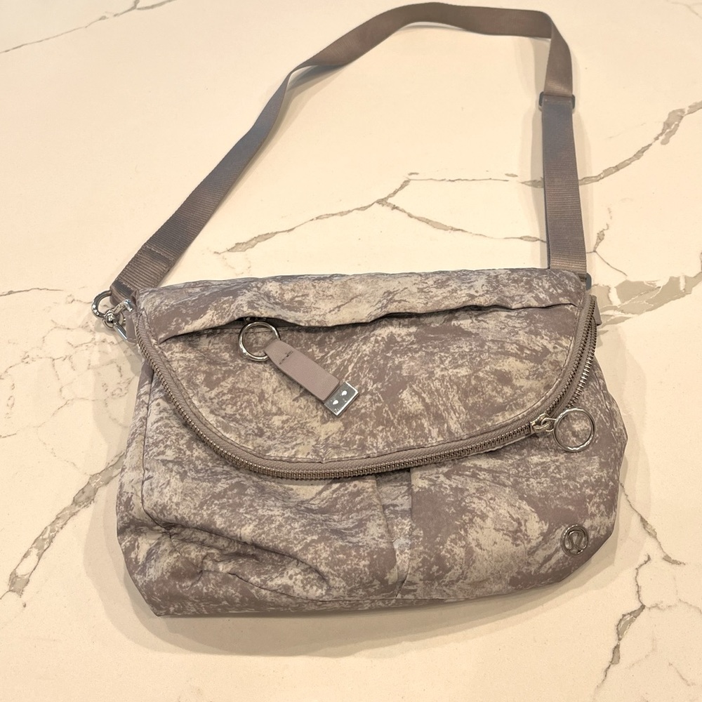 Lululemon All Night Festival Bag in gray marble